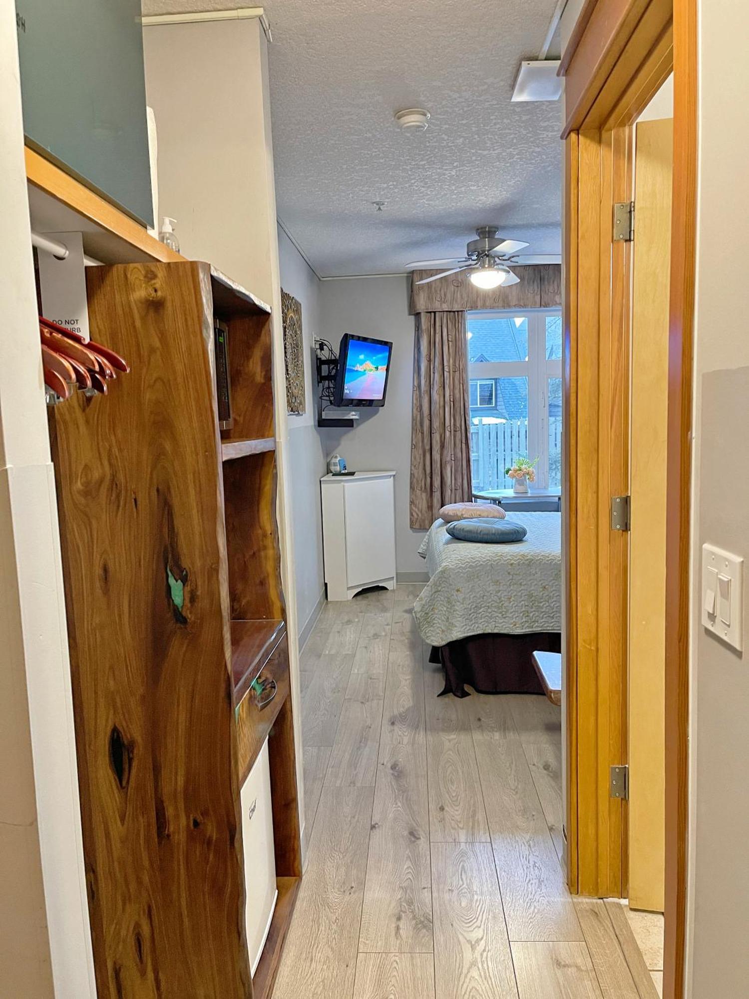 Windtower Lodge Queen Bed Suite-Ugparking&Walking2Dt Canmore Buitenkant foto
